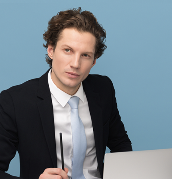 Mann ser spørrende ut