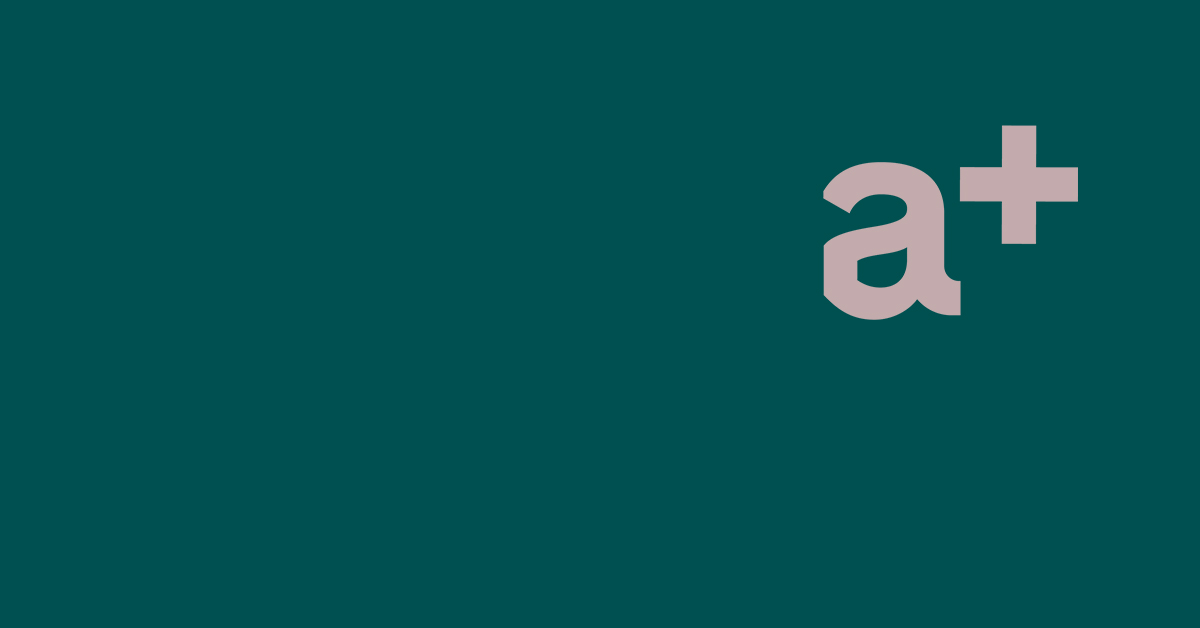 Accountor lilla a+ på grønn bakgrunn