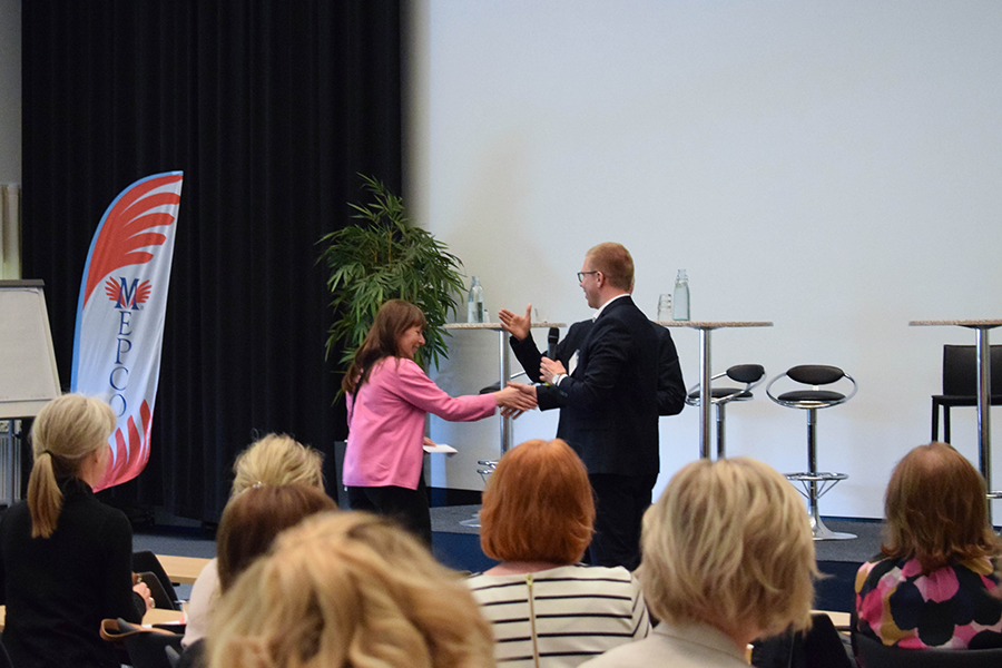 Arvonnan voittaja sai lahjakortin Henkkariklubissa
