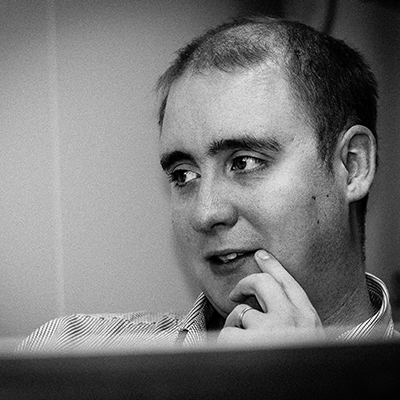 Tekoäly johtamisen tukena tarjoaa paljon mahdollisuuksia, uskoo kuvassa esiintyvä Samuli Kortelainen SimAnalytics Oystä