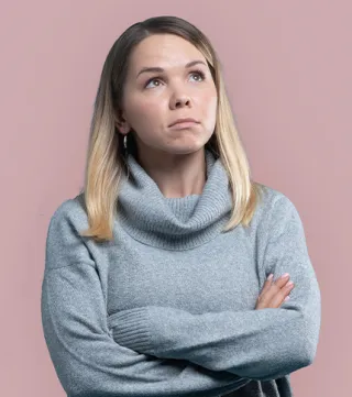 Accountor-Olga-wondering-mauve_portrait