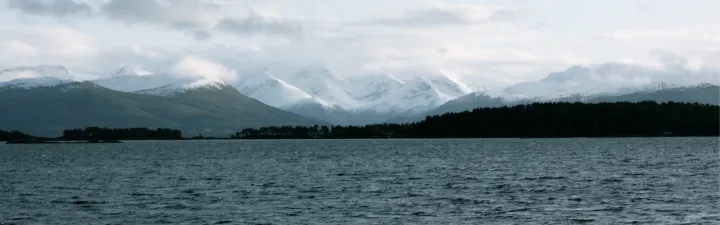 Fjellene i Molde med utsikt fra havet