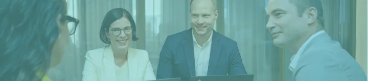 Møte med kunde som går igjennom tall
